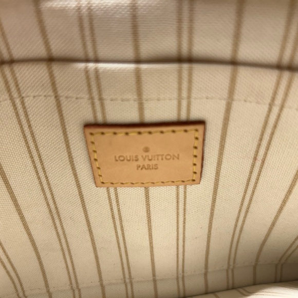 LV wristlet - Not used - perfect condition - Picture 4 of 4